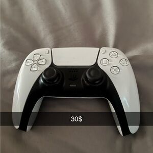 Dual-Tone Wireless Gaming Controller